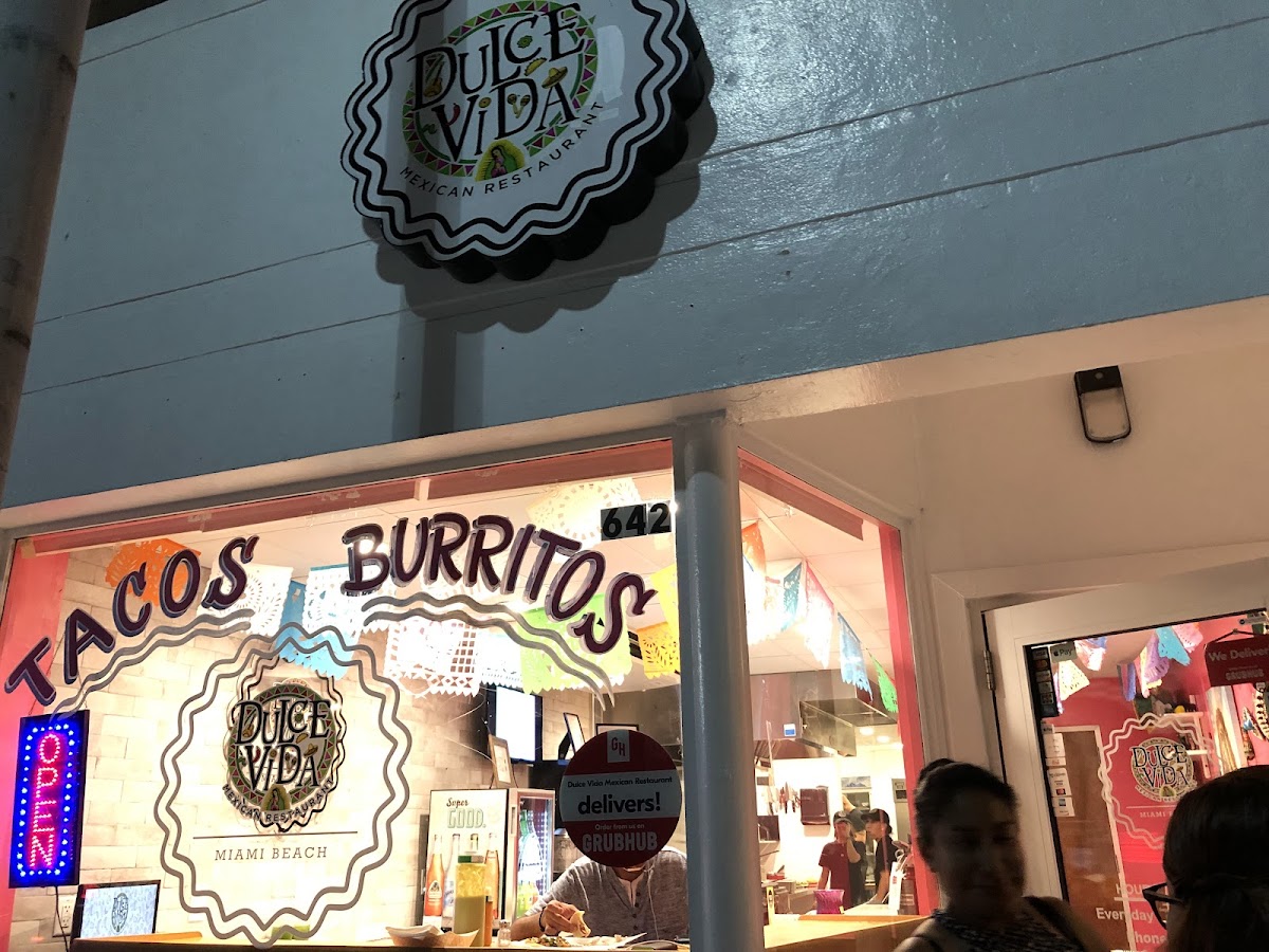 La Esencia Tacos South Beach