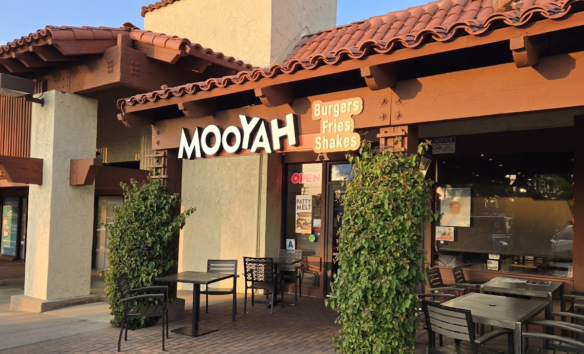 MOOYAH Burgers, Fries & Shakes