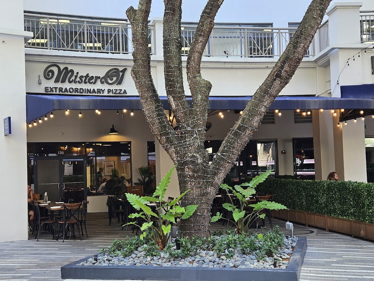 Mister O1 Extraordinary Pizza - Brickell
