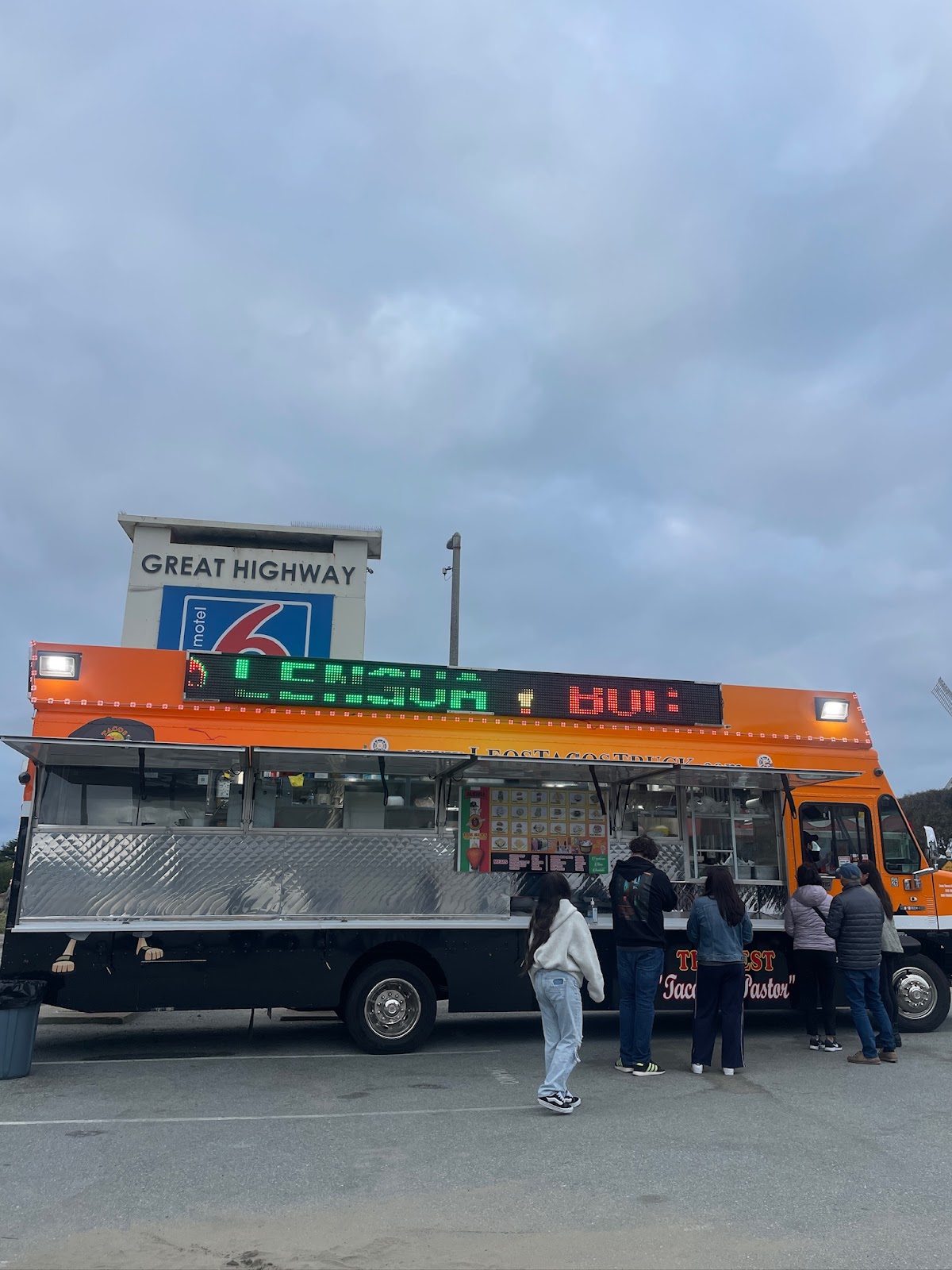 Leo’s Tacos Truck