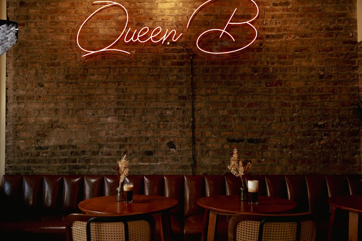 Queen B