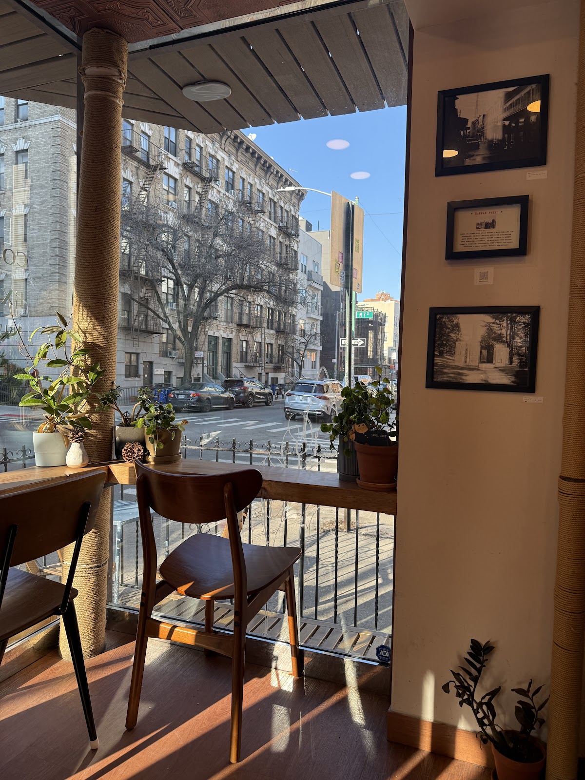 Blue Brown Cafe
