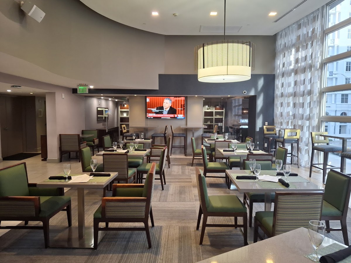Ventanas Restaurant Bar & Lounge