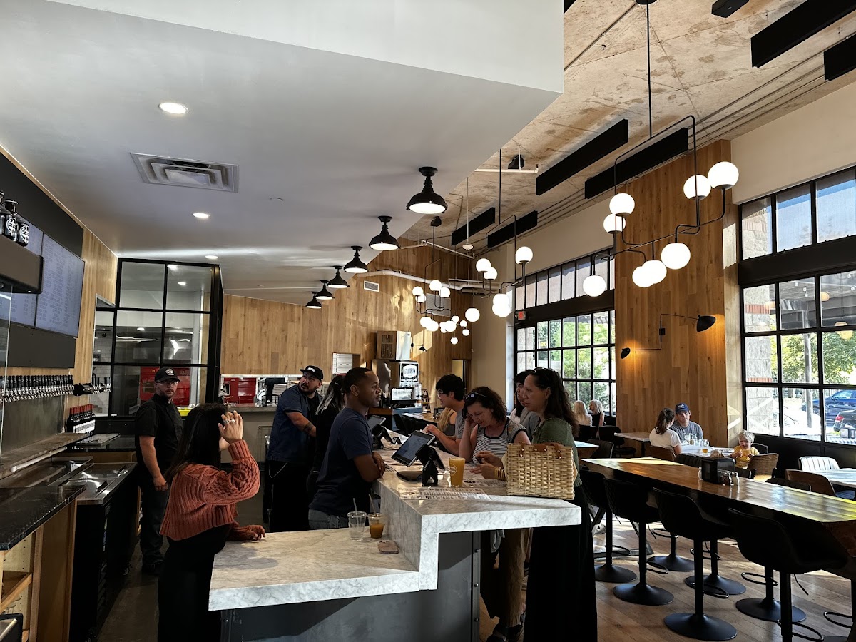 Aviator Pizza & Drafthouse