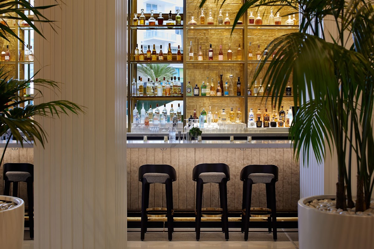 Lobby Bar at Cadillac Hotel